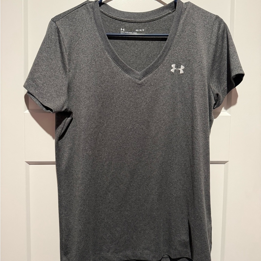 Under Armour Women’s Dark Gray V-Neck Short Sleeve Tee